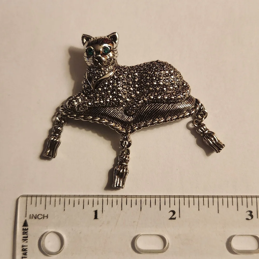 Vintage Avon Cat Brooch Pin